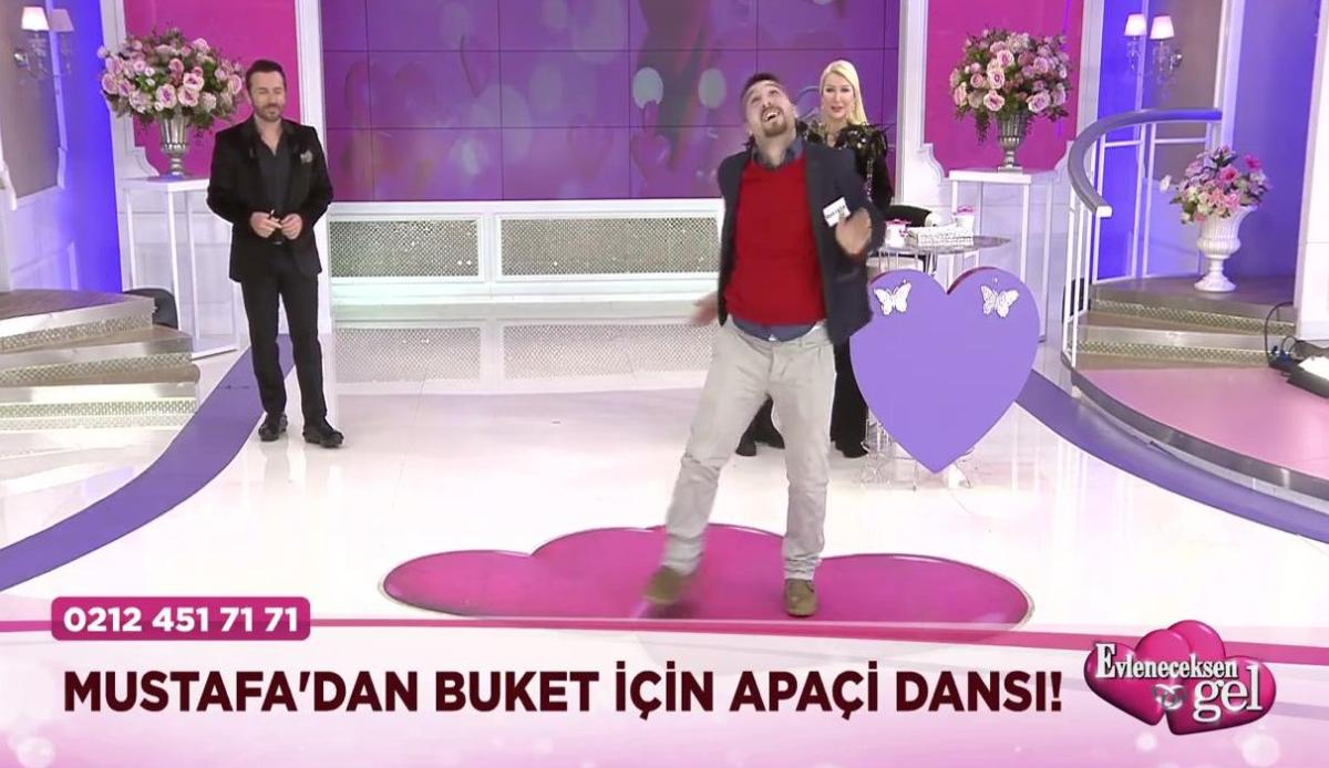 Evlenemeyen adam gelin adayı için Apaçi dansı yaptı İZLE