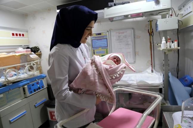 Cizre'de görev yapan polis baba olduğunu telefonla öğrendi