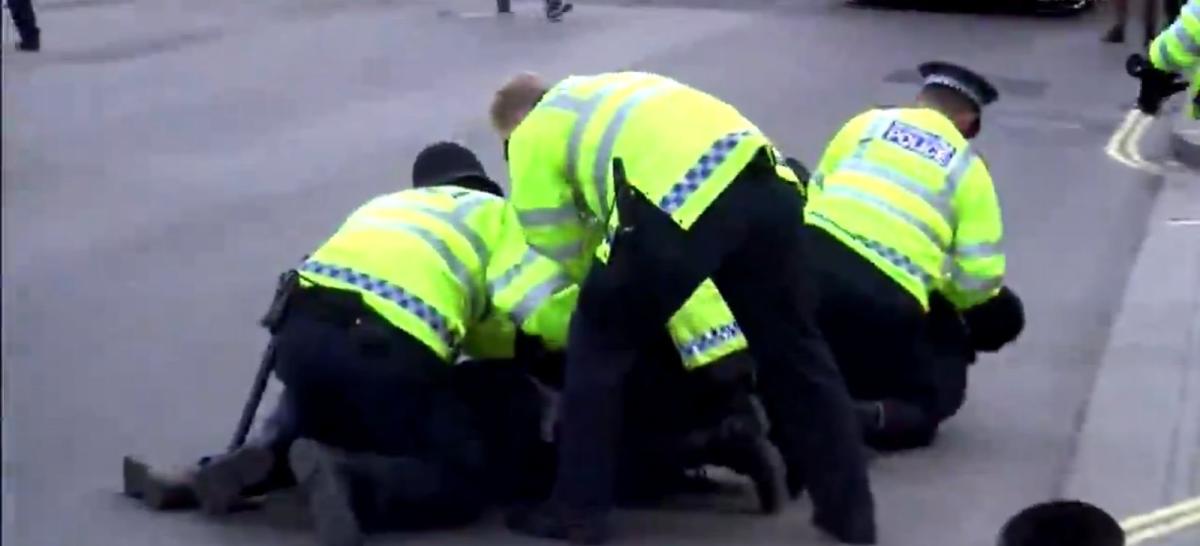 İngiltere'de PKK sempatizanlarına polis müdahalesi