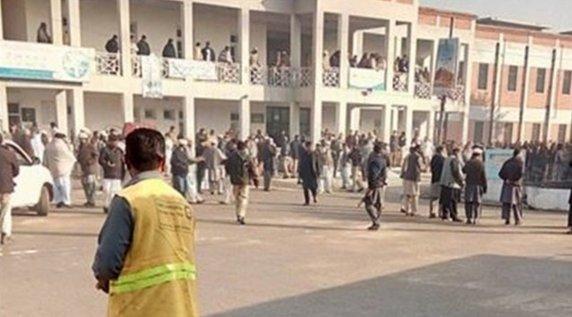 Pakistan'da üniversiteye silahlı saldırı