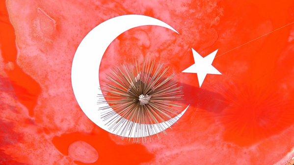 Erzurum'da buzdan Türk bayrağı yaptılar