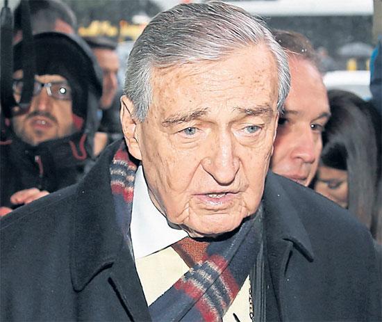 Mustafa Koç'un annesi hastaneden ayrılmıyor