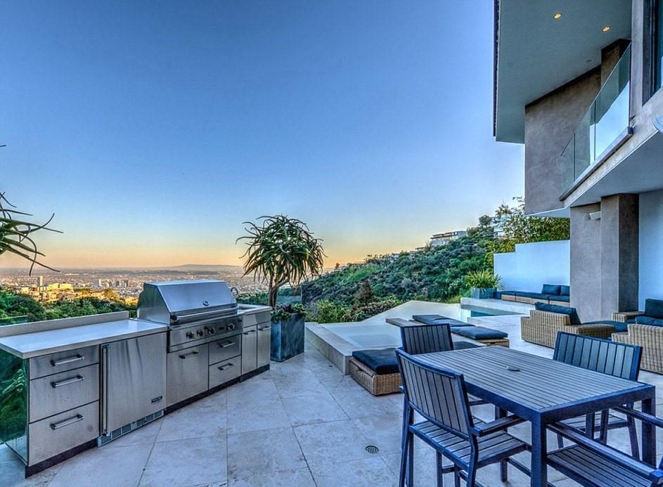 Youtube'un genç milyoneri lüks bir malikane satın aldı