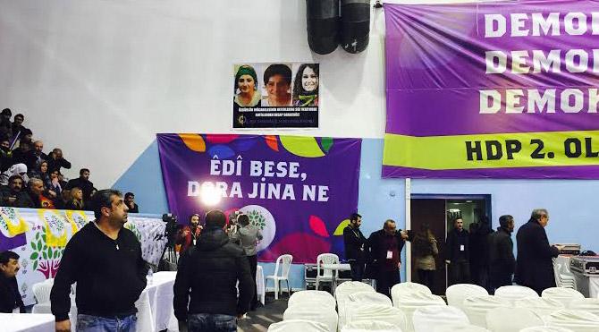 HDP 2. Olağan Kongresi'nde Atatürk posteri