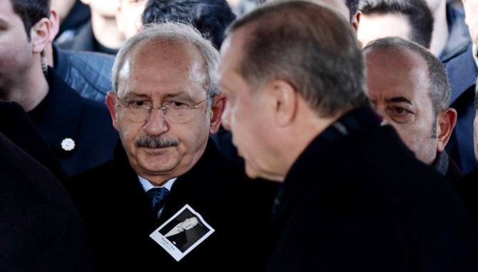 Koç'un cenazesinde Kılıçdaroğlu'nun Erdoğan'a komik bakışı