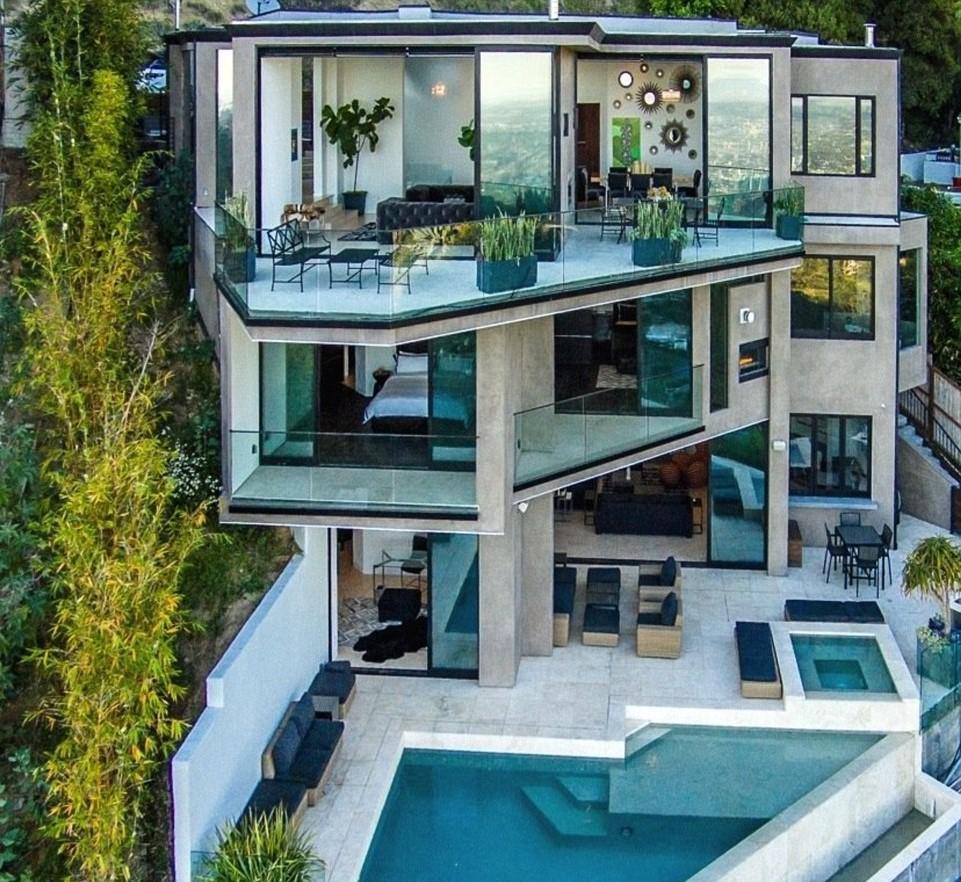 Youtube'un genç milyoneri lüks bir malikane satın aldı