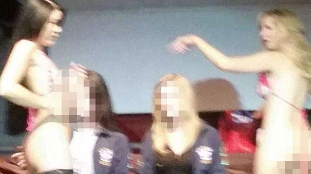 İngiltere'de üniversitede striptiz skandalı