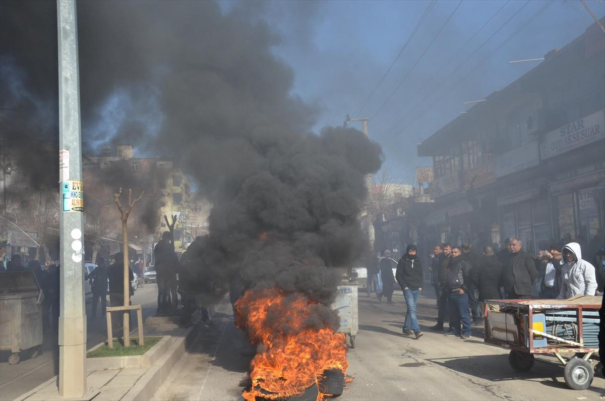 Şanlıurfa'da elektrik kesintisi protesto edildi