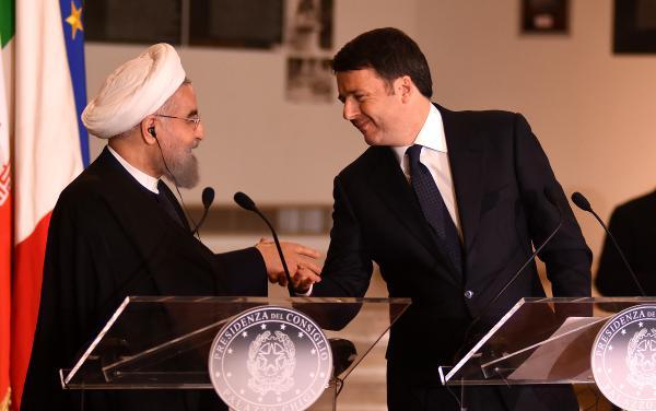 İtalya Ruhani için çıplak heykelleri gizledi