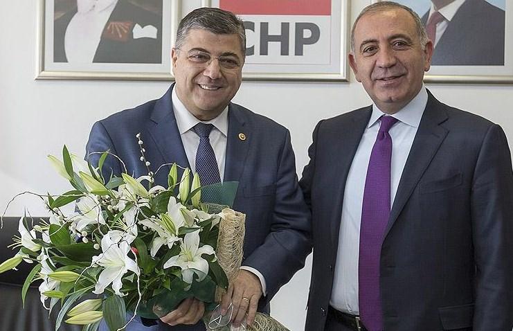 CHP'li Gürsel Tekin görevini Sındır'a devretti