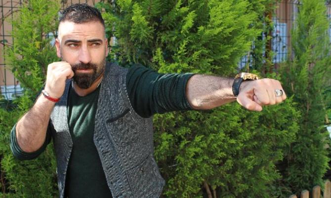 Dolandırıcılar dünya kick boks şampiyonuna denk geldi