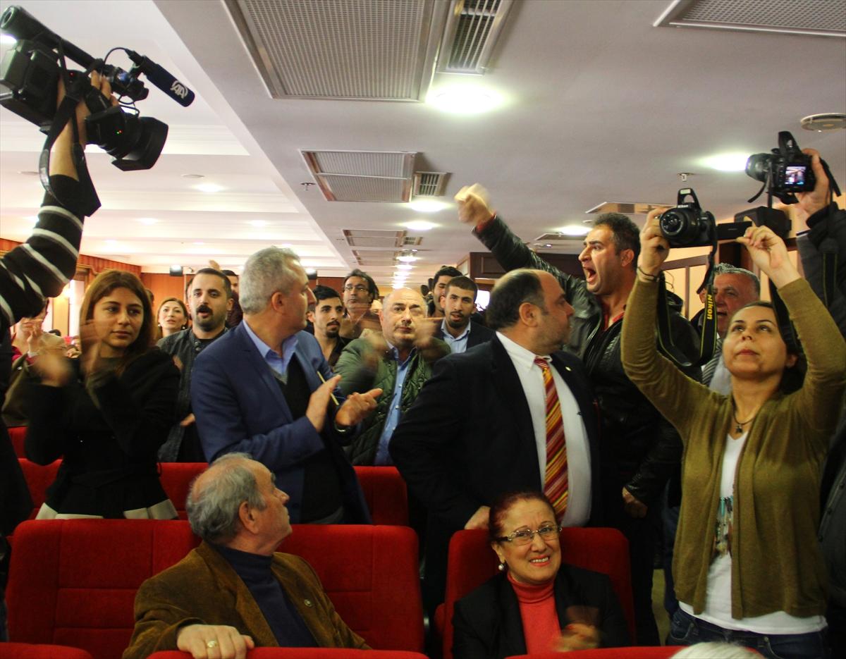 Metin Feyzioğlu kürsüyü terk etti