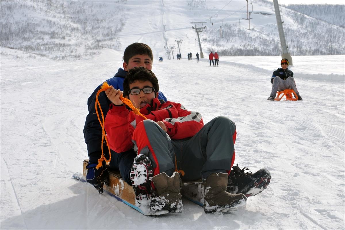 Tuncelilerin kayak keyfi