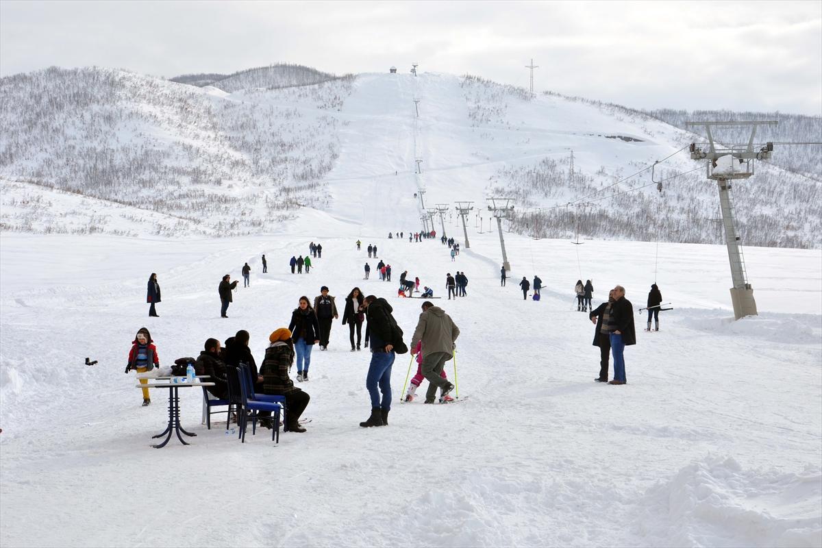 Tuncelilerin kayak keyfi