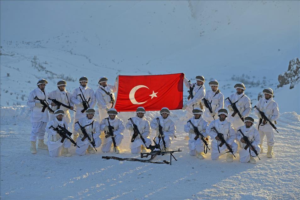 Mehmetçik eksi 20'de vatanı savunuyor