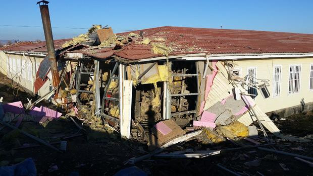 Teröristler Şırnak'ta okulu havaya uçurdu