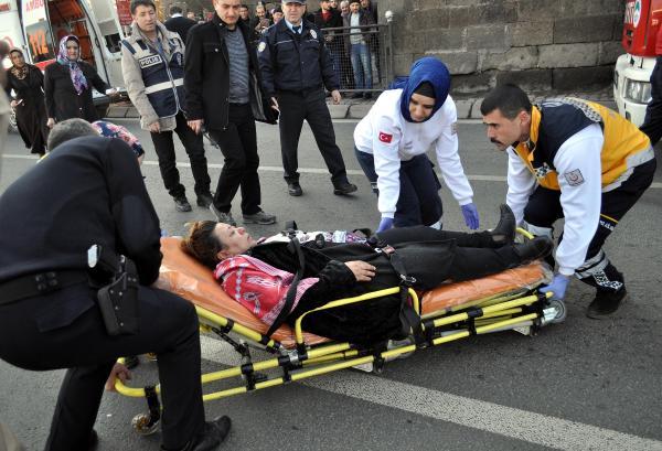 Dolandırıcılara altınlarını kaptıran kadın surlara çıktı