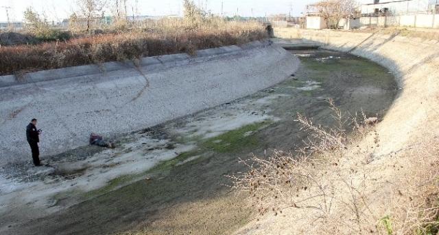 Adana'da kanala düşen adam bir hafta sonra fark edildi