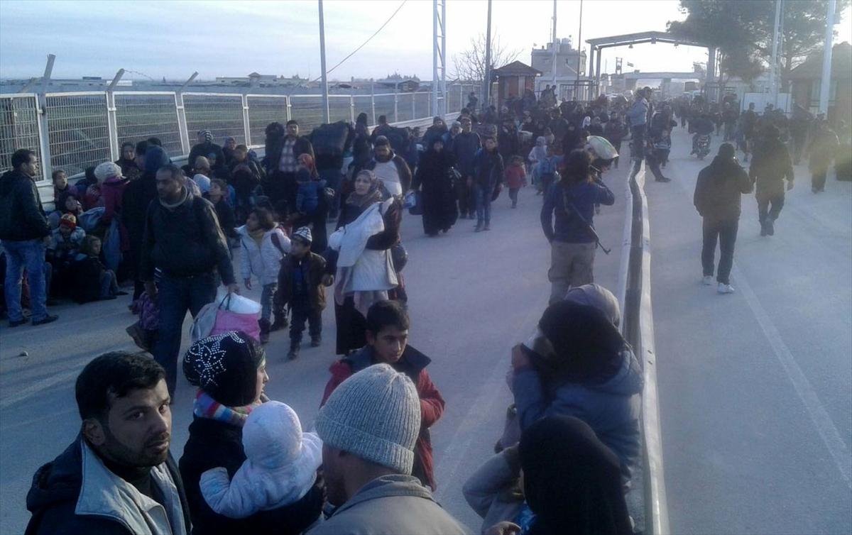 Halep'ten Türkiye'ye göç başladı