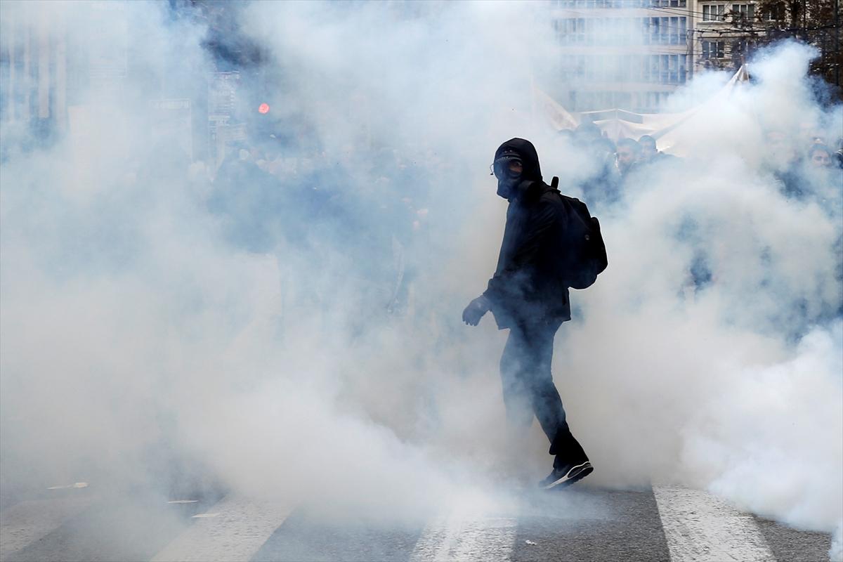 Yunanistan'da sokaklar karıştı