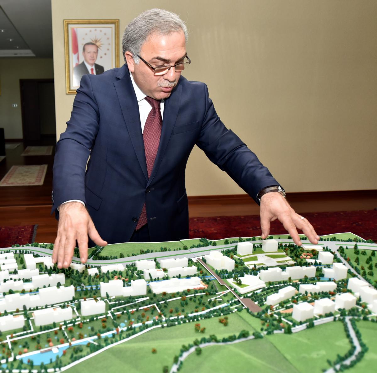 Ergün Turan TOKİ'nin çalışmalarını anlattı