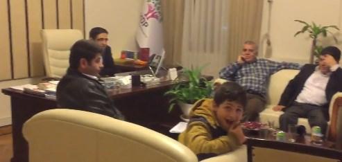 HDP'lilerden Meclis'te ışık söndürme eylemi