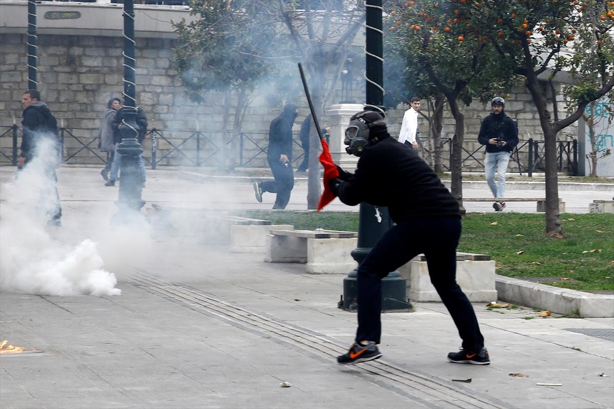 Yunanistan'da sokaklar karıştı