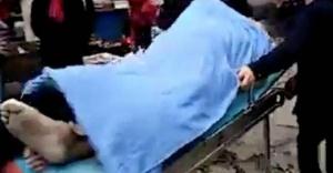 Seks yaparken ölen adamı üzerindeki kadınla taşıdılar