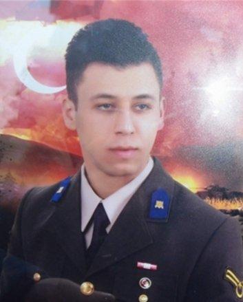 Kapıda ambulansı görünce abisinin şehit olduğunu anladı