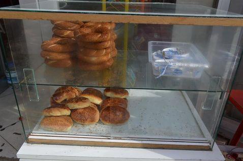 İzinsiz aldığı poğaçaların parasını bıraktı