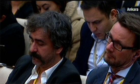 Davutoğlu'ndan Die Welt muhabirine tokat gibi sözler