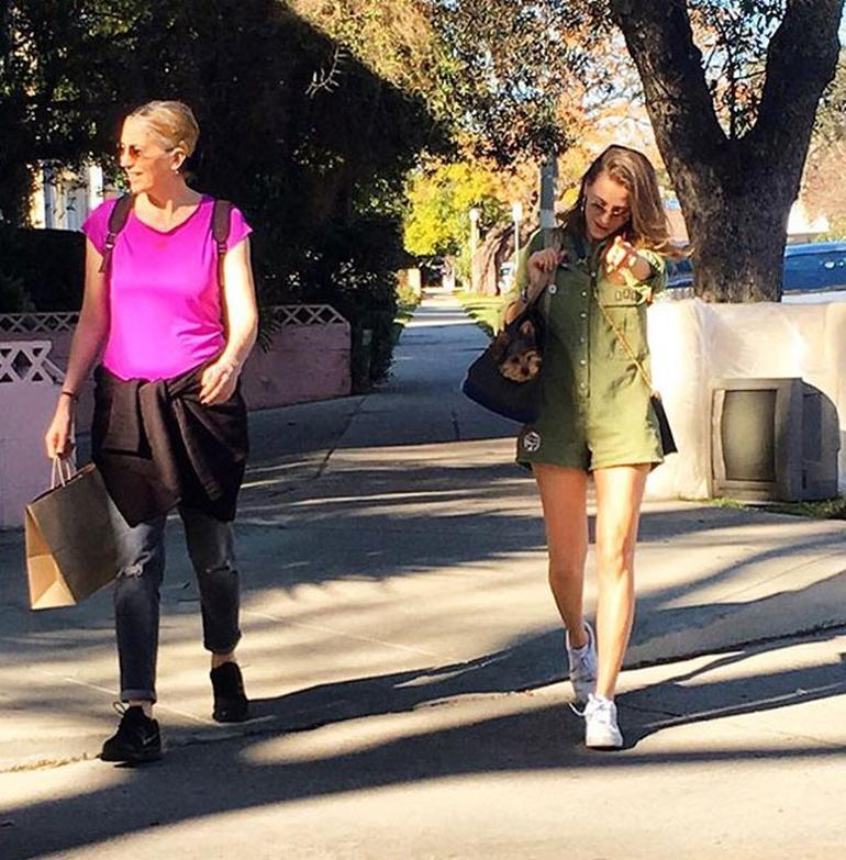 Serenay Sarıkaya sevgilisi Kerem'i annesiyle tanıştı