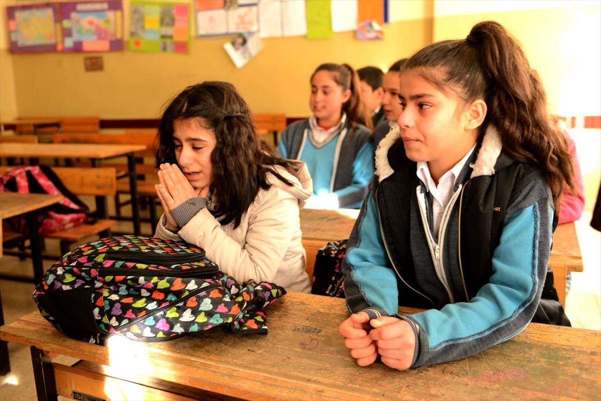 Roket mermisi düşen okulda eğitim başladı