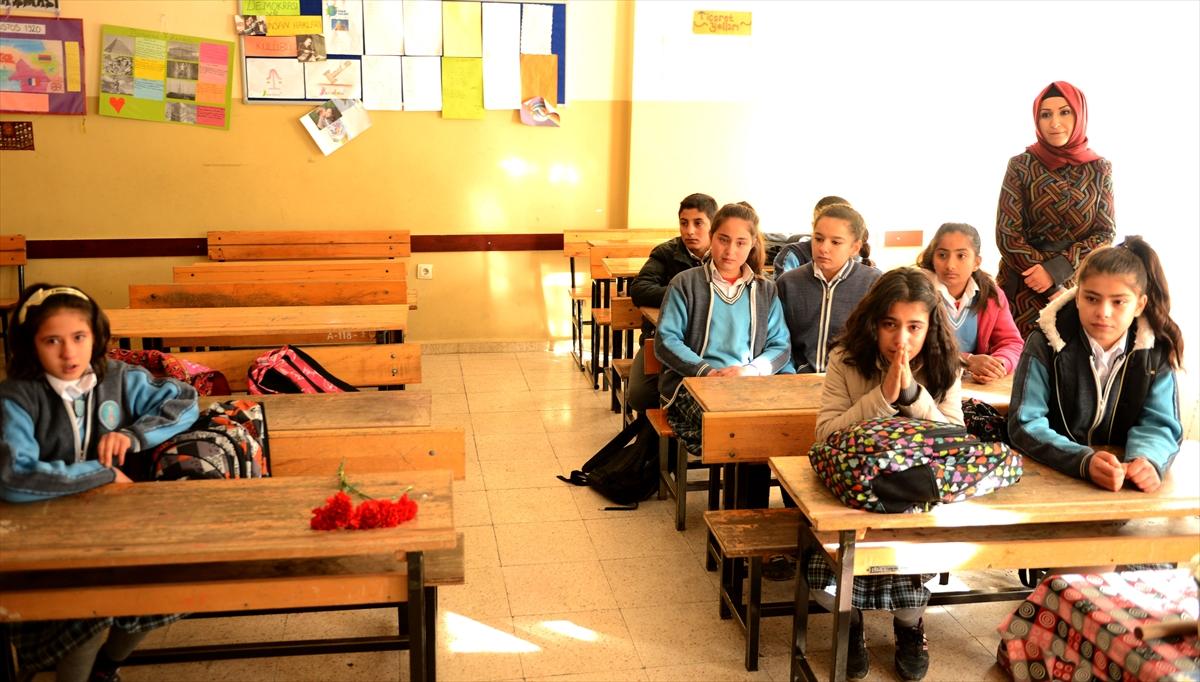 Roket mermisi düşen okulda eğitim başladı