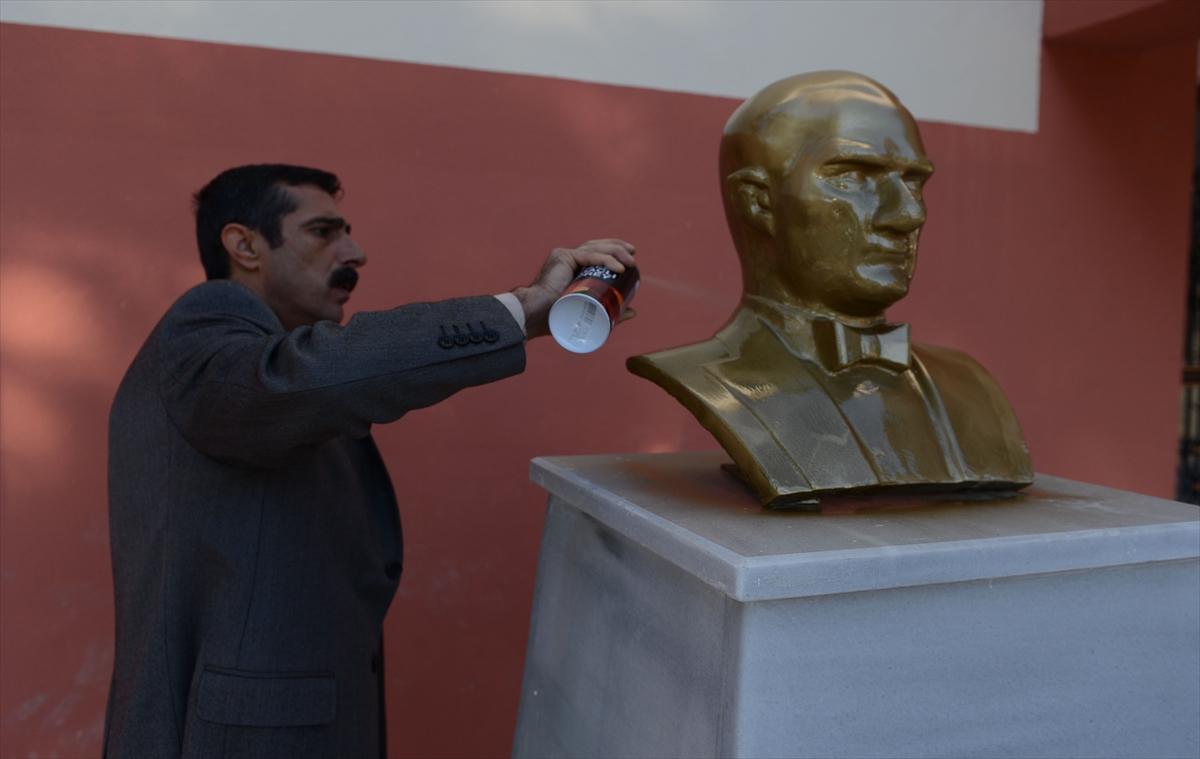 Roket mermisi düşen okulda eğitim başladı