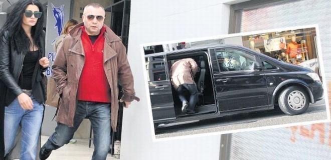 Oktay Kaynarca komşularına kızdı