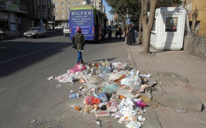 Diyarbakır'da belediye çöpleri toplamıyor