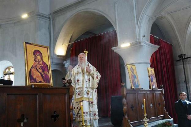 İzmir'de kilise restore edildi 100 yıl sonra ayin yapıldı