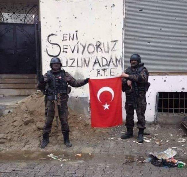 Erdoğan'a gönderilen 'uzun adam' fotoğrafı