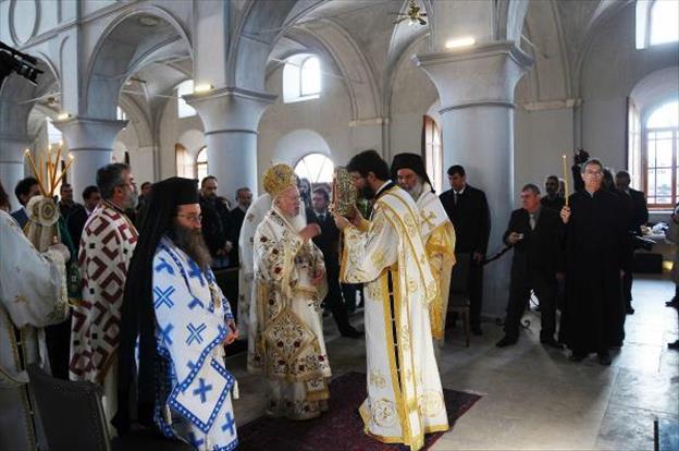 İzmir'de kilise restore edildi 100 yıl sonra ayin yapıldı