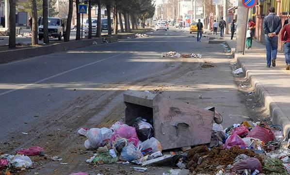 Diyarbakır'da belediye çöpleri toplamıyor