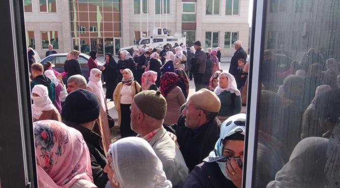 Silvan'daki gıda yardımında izdiham çıktı