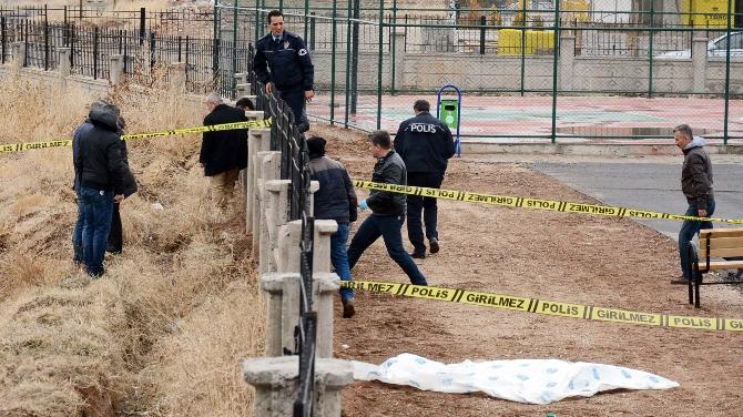 Liseli genç kendisinden ayrılan kız arkadaşını vurdu