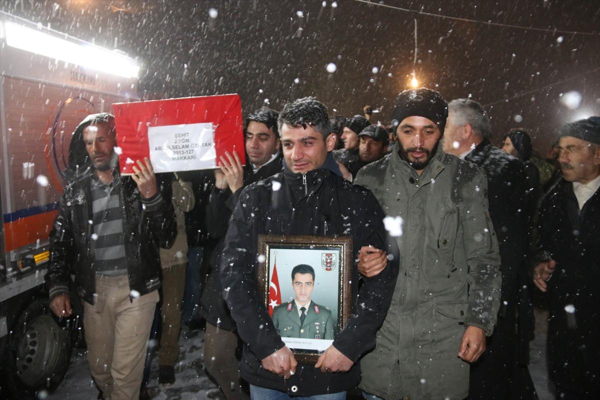 Şehidin 9 kardeşine Aydın Üniversitesi'nden destek