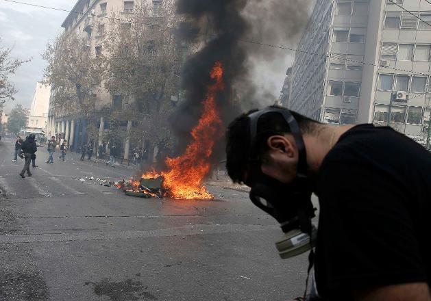 Atina'da çiftçilerin eylemi büyüyor