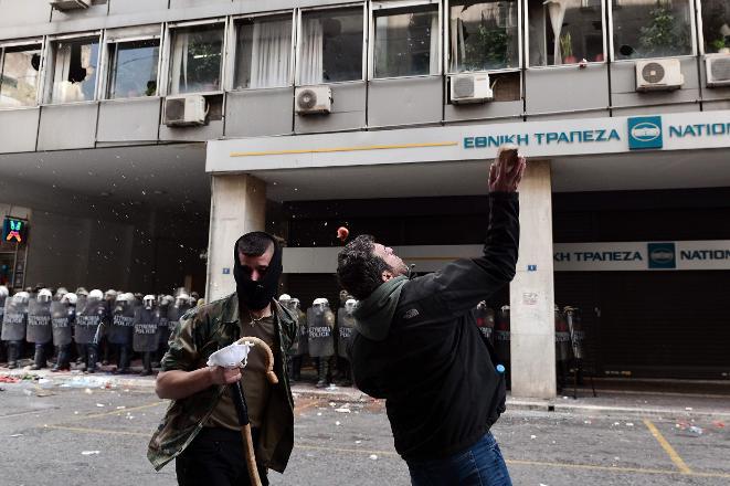 Atina'da çiftçilerin eylemi büyüyor