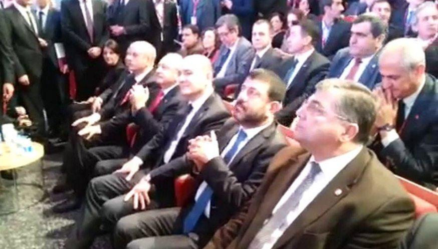 DİSK Genel Kurulu'nda 'Katil devlet' sloganları