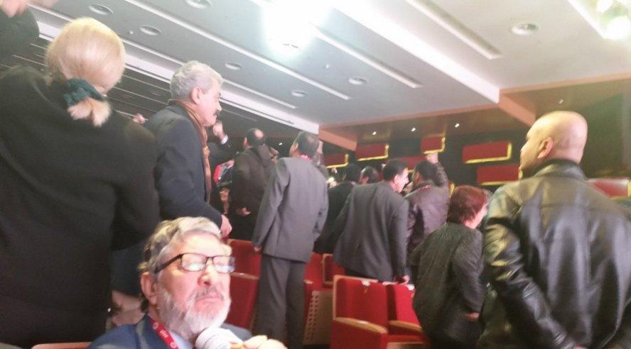 DİSK Genel Kurulu'nda 'Katil devlet' sloganları