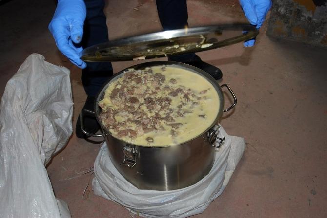 Kavurmanın içine yerleştirilen uyuşturucu yakalandı