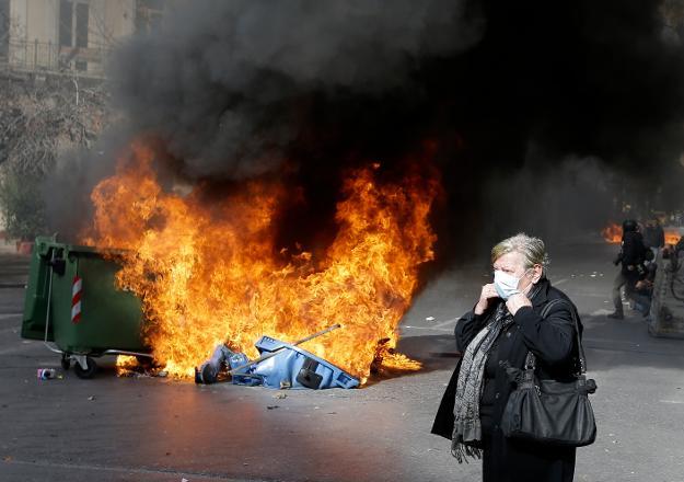 Atina'da çiftçilerin eylemi büyüyor